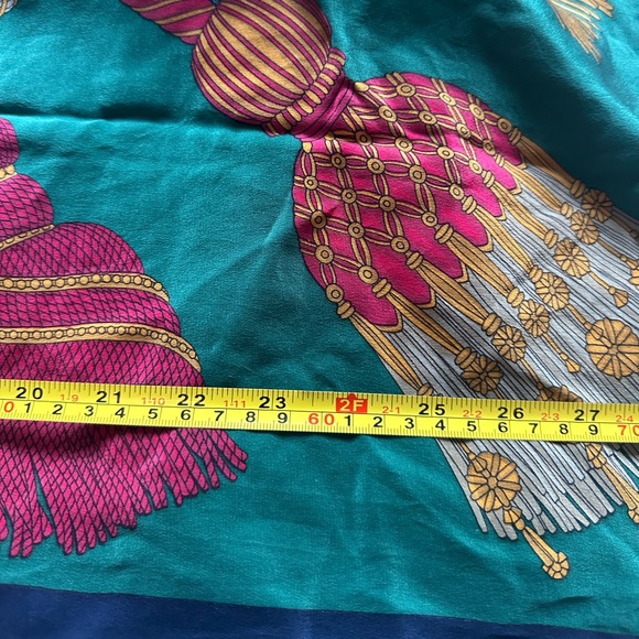 Aquascutum silk scarf - Picture 13 of 14